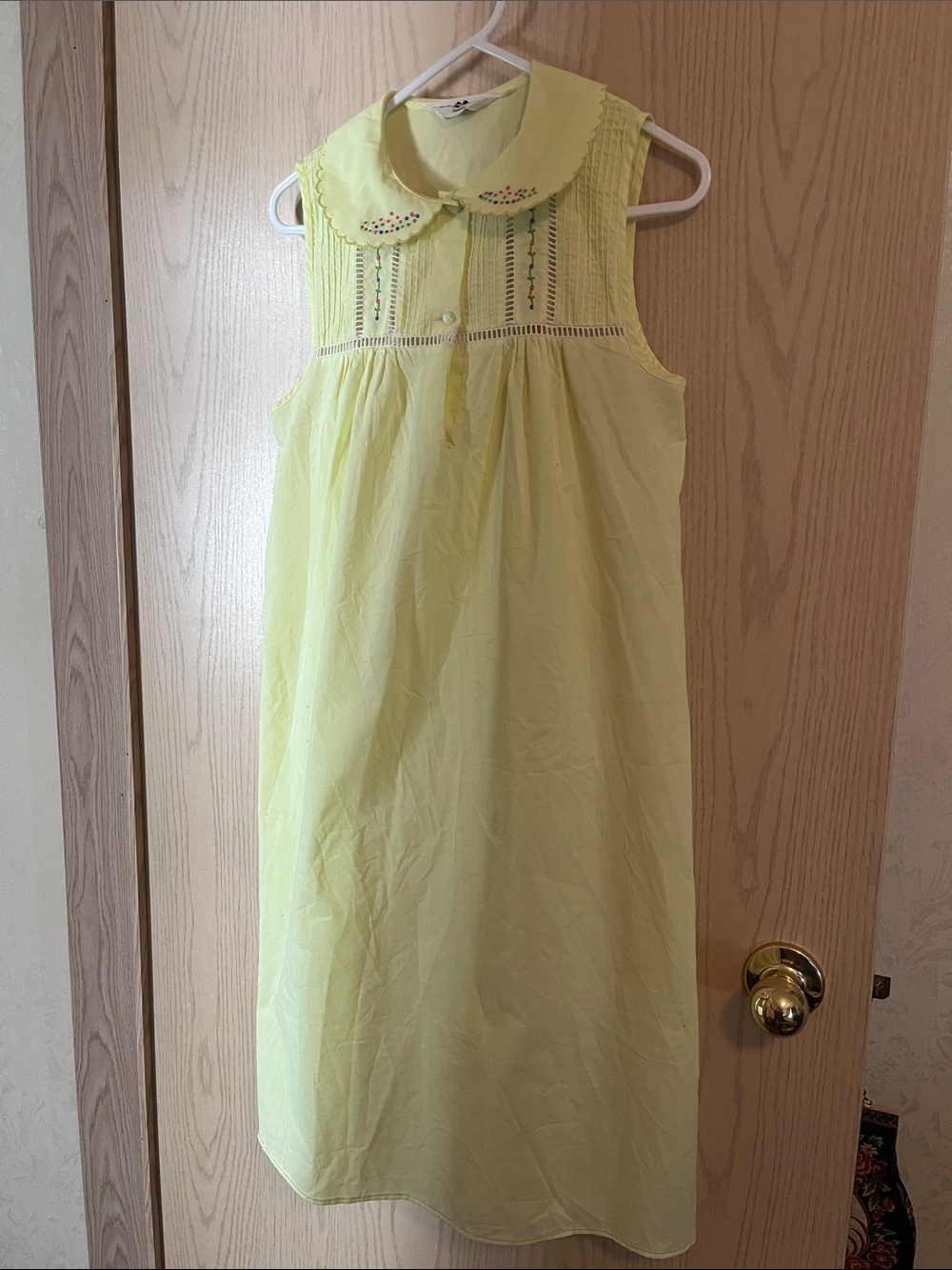 Sleeveless Yellow Peter Pan Collar Nightgown